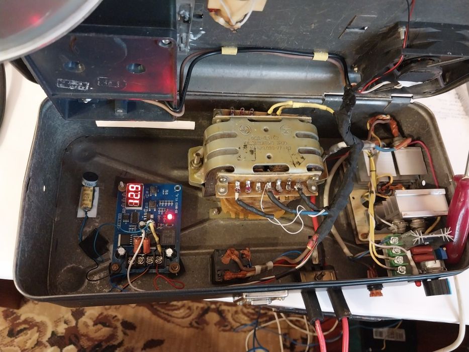 Зарядний пристрій 10А ,20 А.