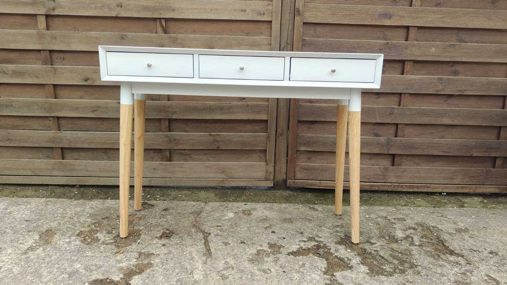 Toaletka biała styl skandynawski