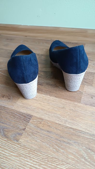 Zamszowe czółenka 37