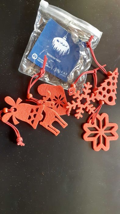 Dekoracje świąteczne z filcu czerwone