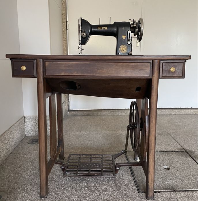Maquina de costura Oliva antiga