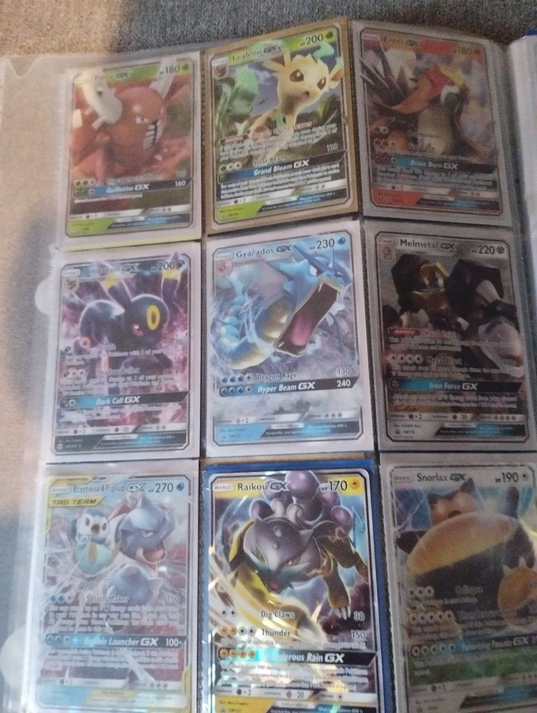 Album z kartami pokemon rzadkimi