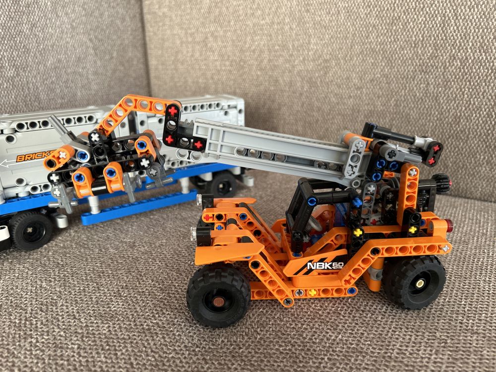 Lego Technic 42062, Plac przeładunkowy