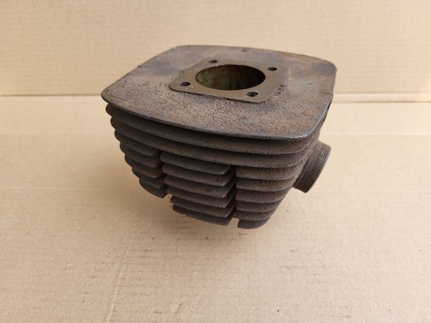 Cylinder WSK 125 Oryginał PRL ZMD Nominał Ładny żeliwny/ silnik