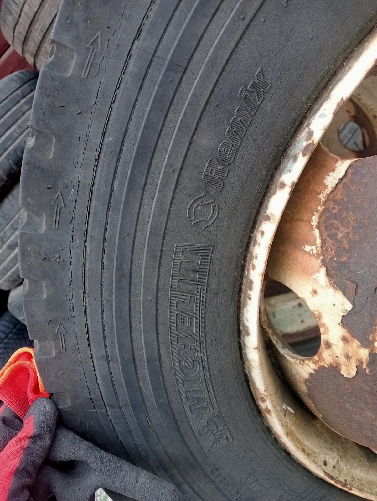 Opony Michelin 245/70 R19.5 XDE 2+