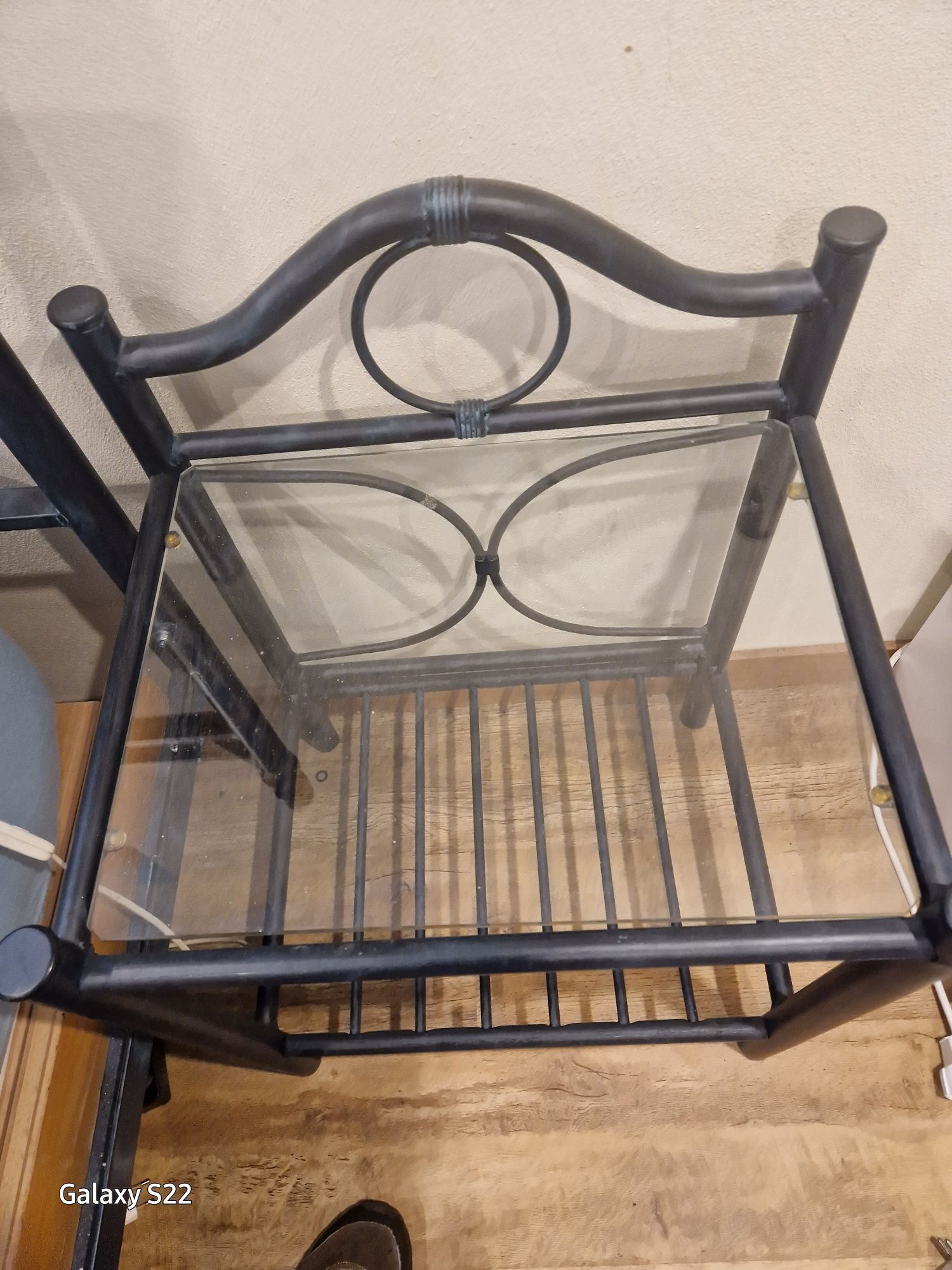 Cama de latão Azul Forte e 2 Mesas de cabeceira iguais à cama