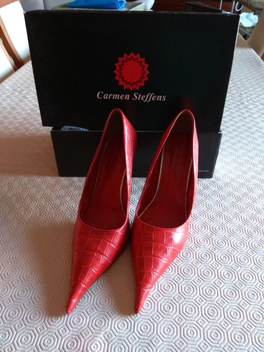 Sapatos Vermelhos Carmen Steffens.
