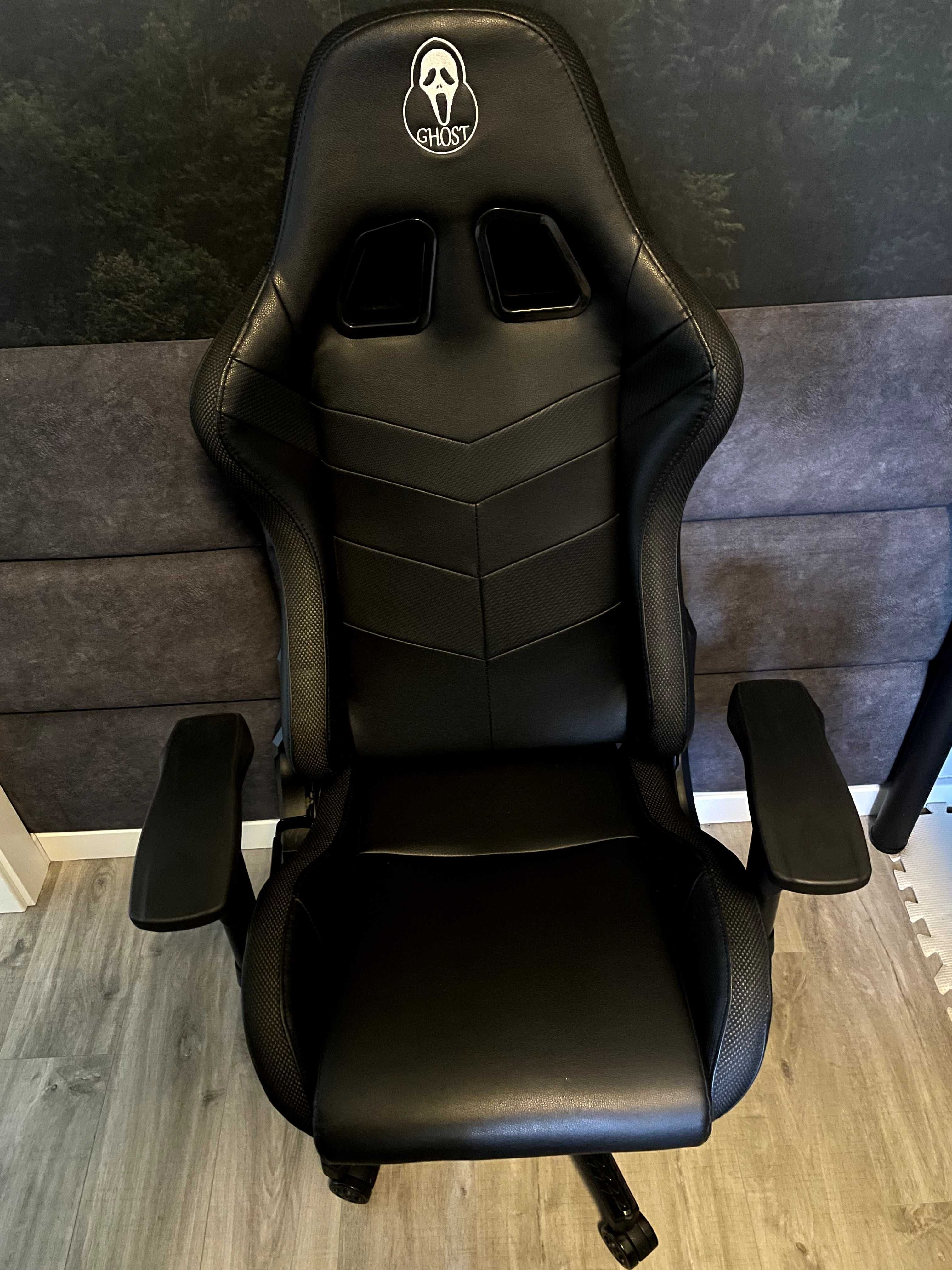 Gaming chair with RGB LED lights, app-controlled — excellent condition