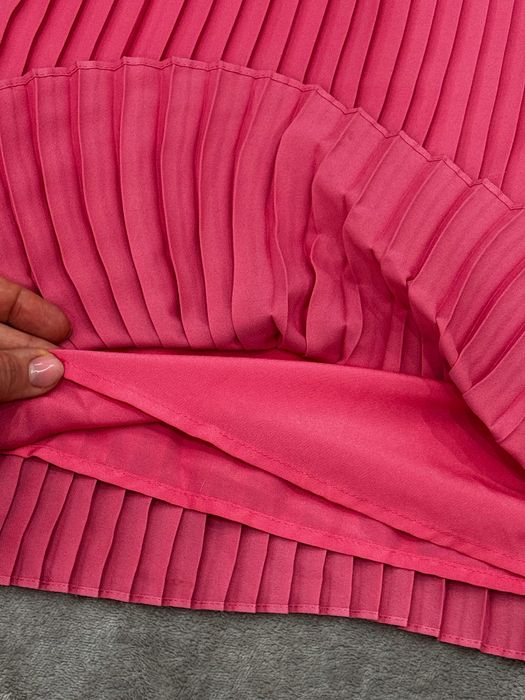 Вишукане рожеве плаття в плісіровку на бретелях плиссе розовое