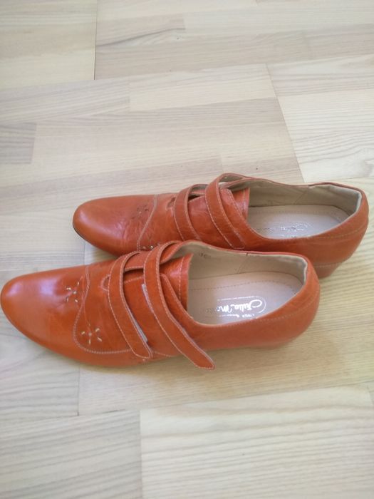 Buty nowe że skóry Julia Monti rozm.37
