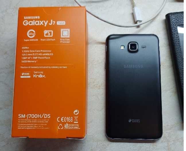 Телефон  Samsung Galaxy J7