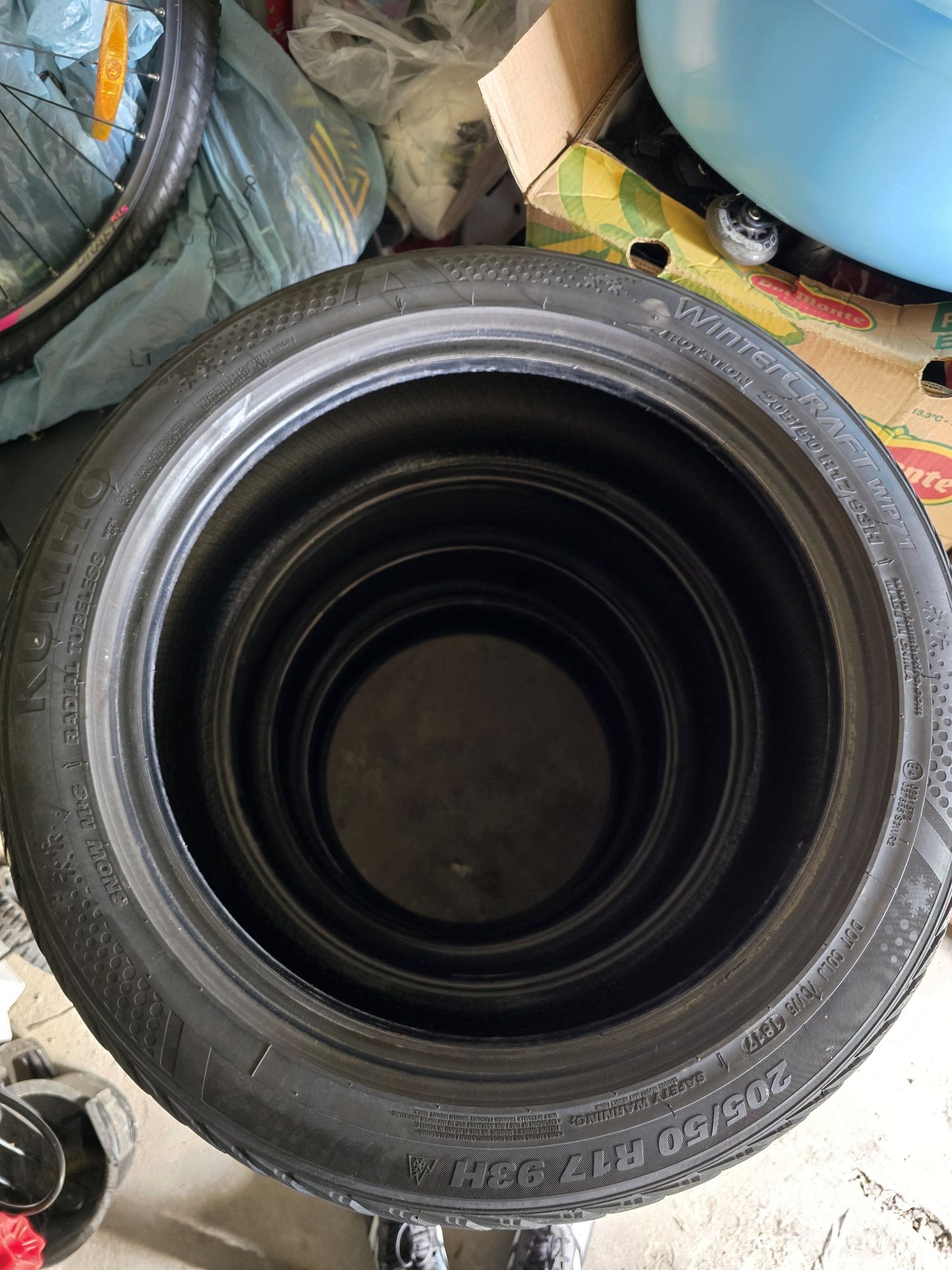 Opony zimowe Kumho, 205/50 r17, stan bardzo dobry