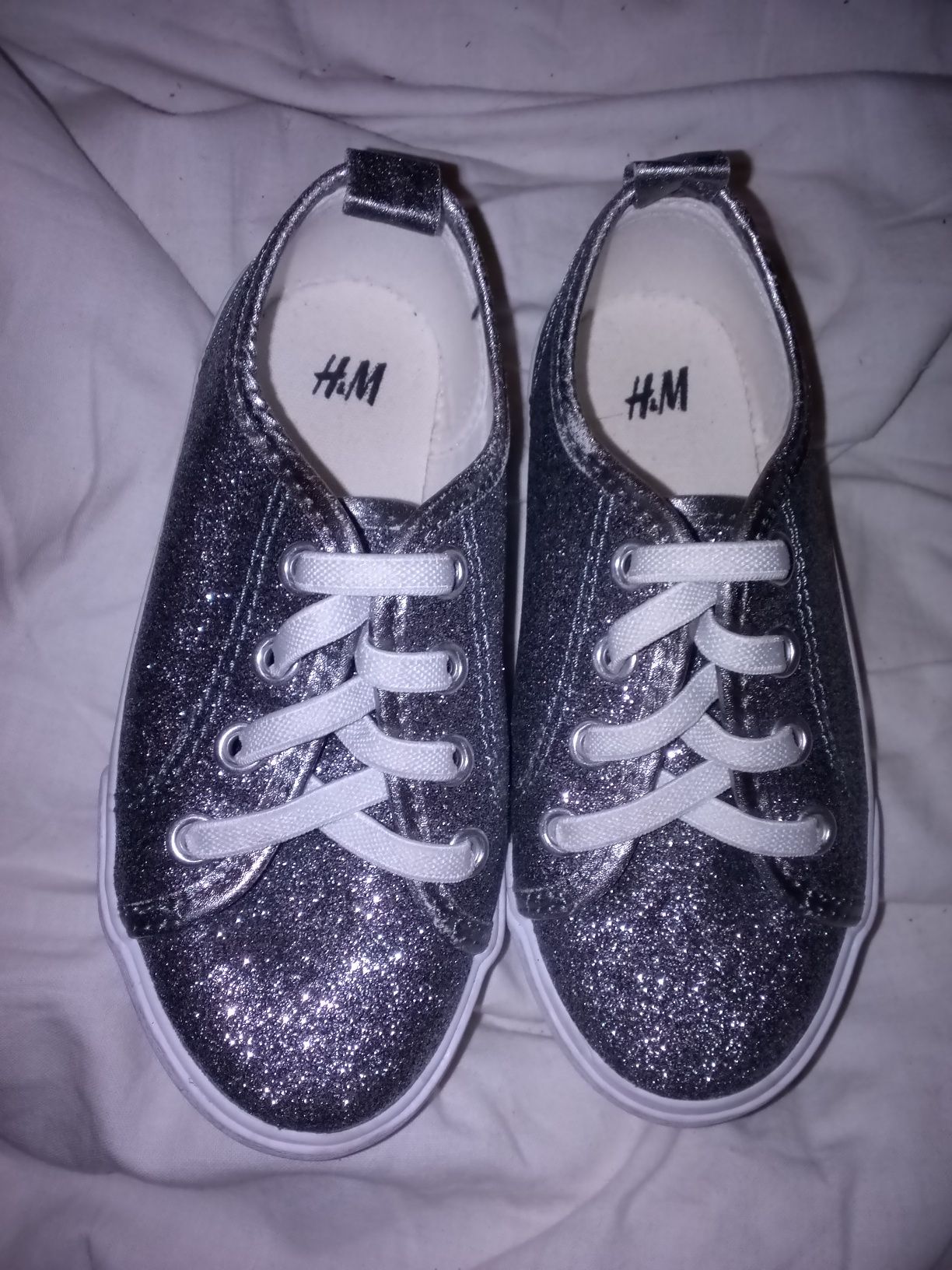 Oddam srebrne brokatowe buty dla dziewczynki H&M