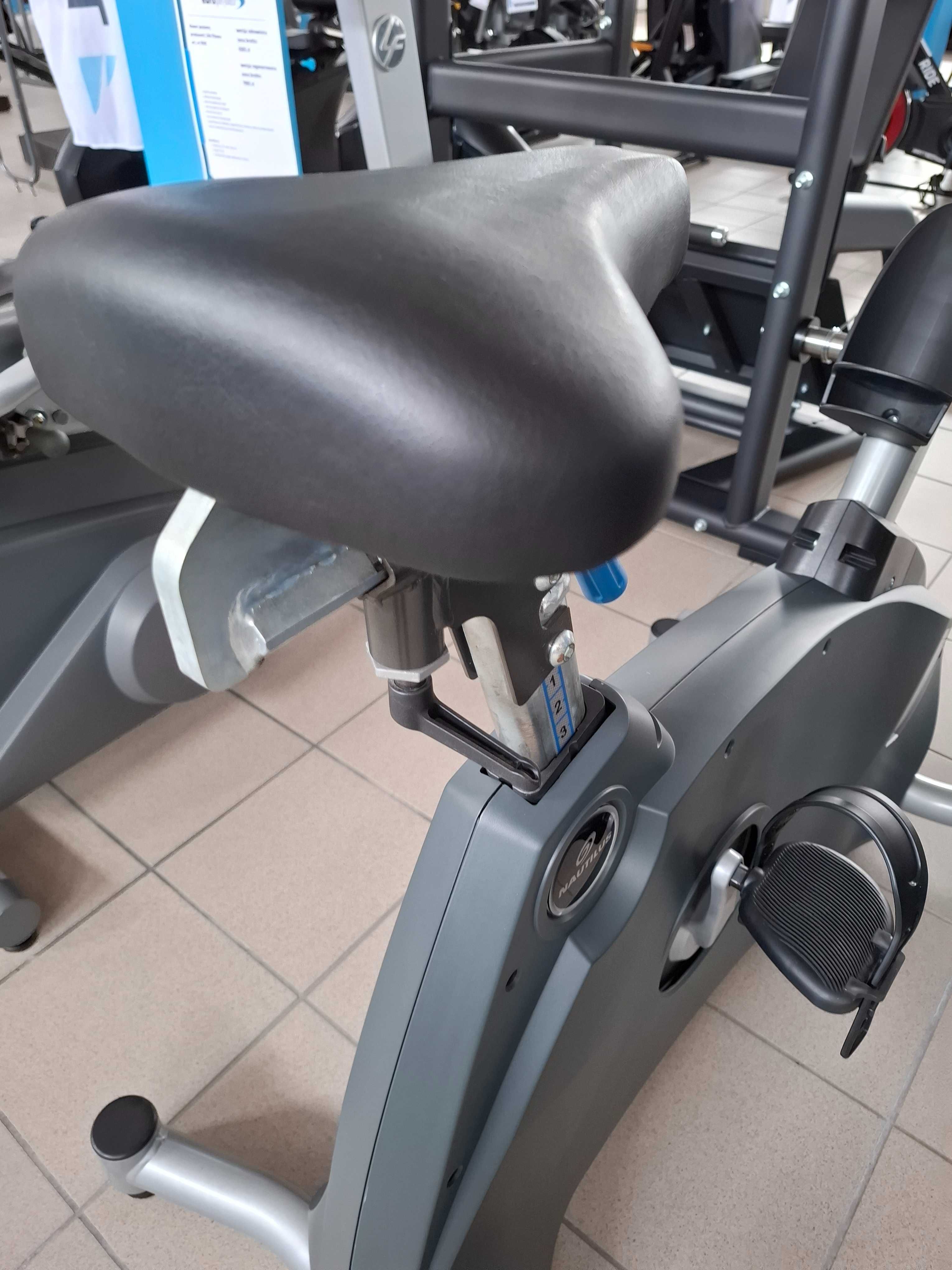 Rower stacjonarny treningowy pionowy Nautilus U916