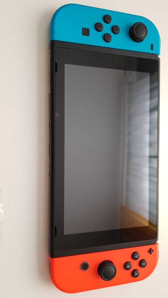 Konsola Nintendo Switch +2 gry+ pokrowiec