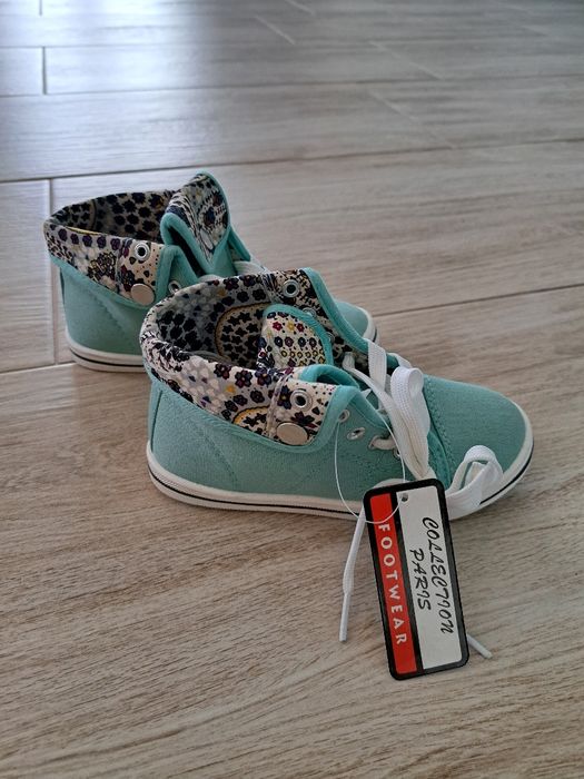 Nowe trampki dziewczęce r.28