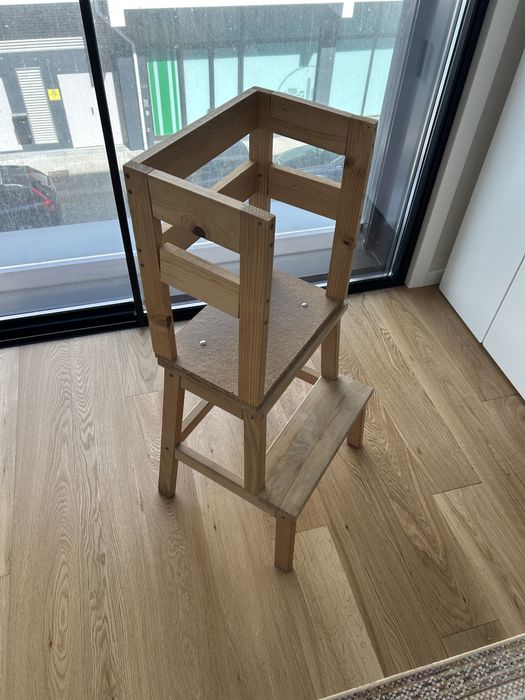 Banco para acesso criança a bancada de cozinha