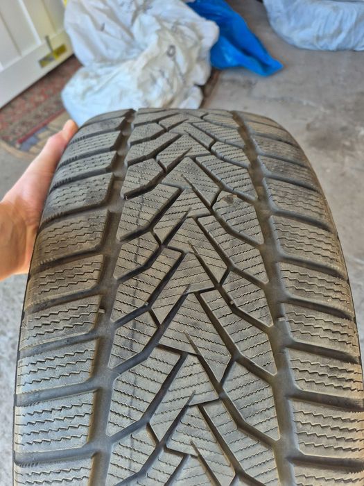 Opony zimowe Uniroyal WinterExpert 245/45/18