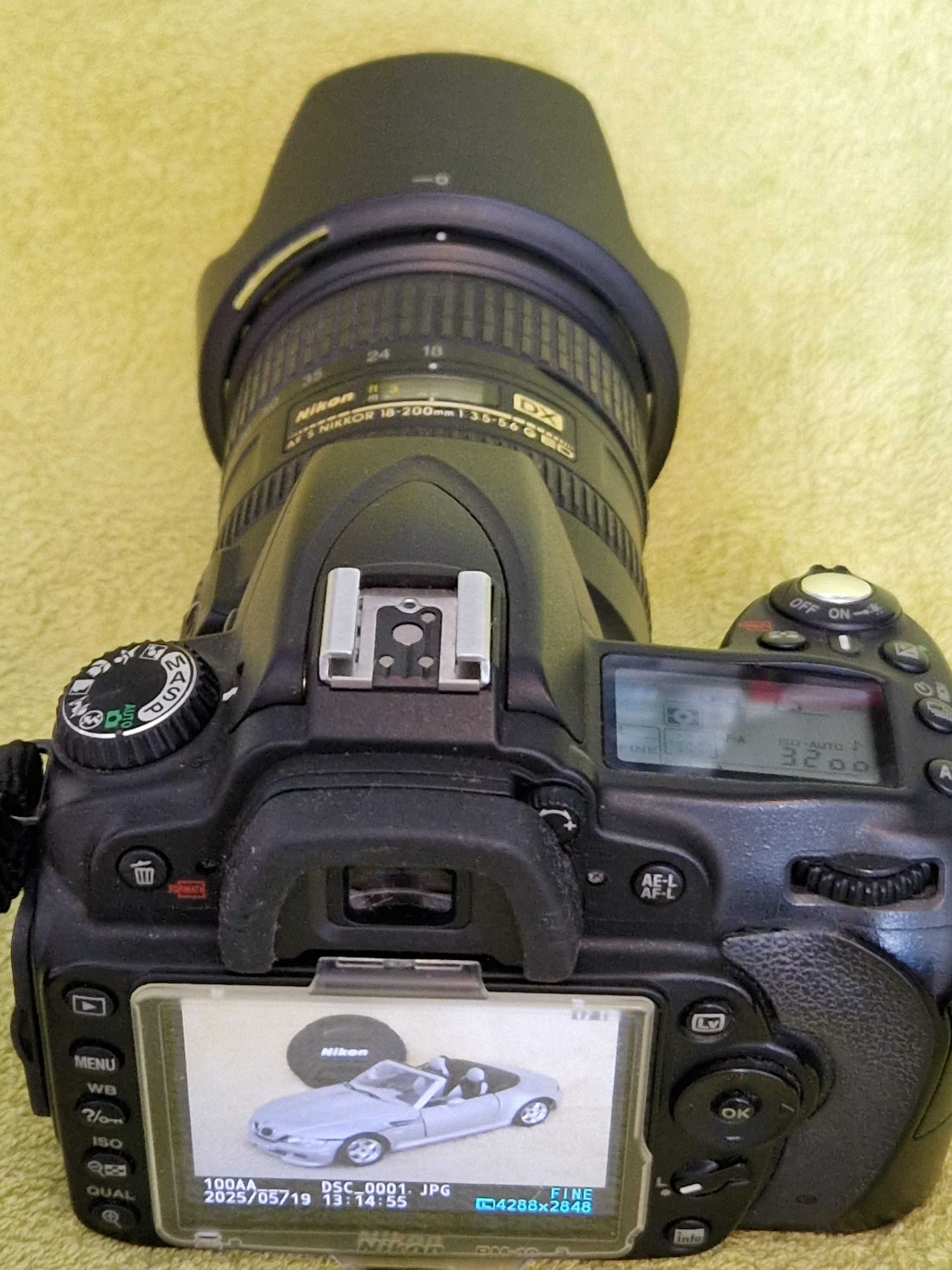 Nikon D 90 + NIKKOR 18-200 mm 3,5-5,6 DX G ED VR