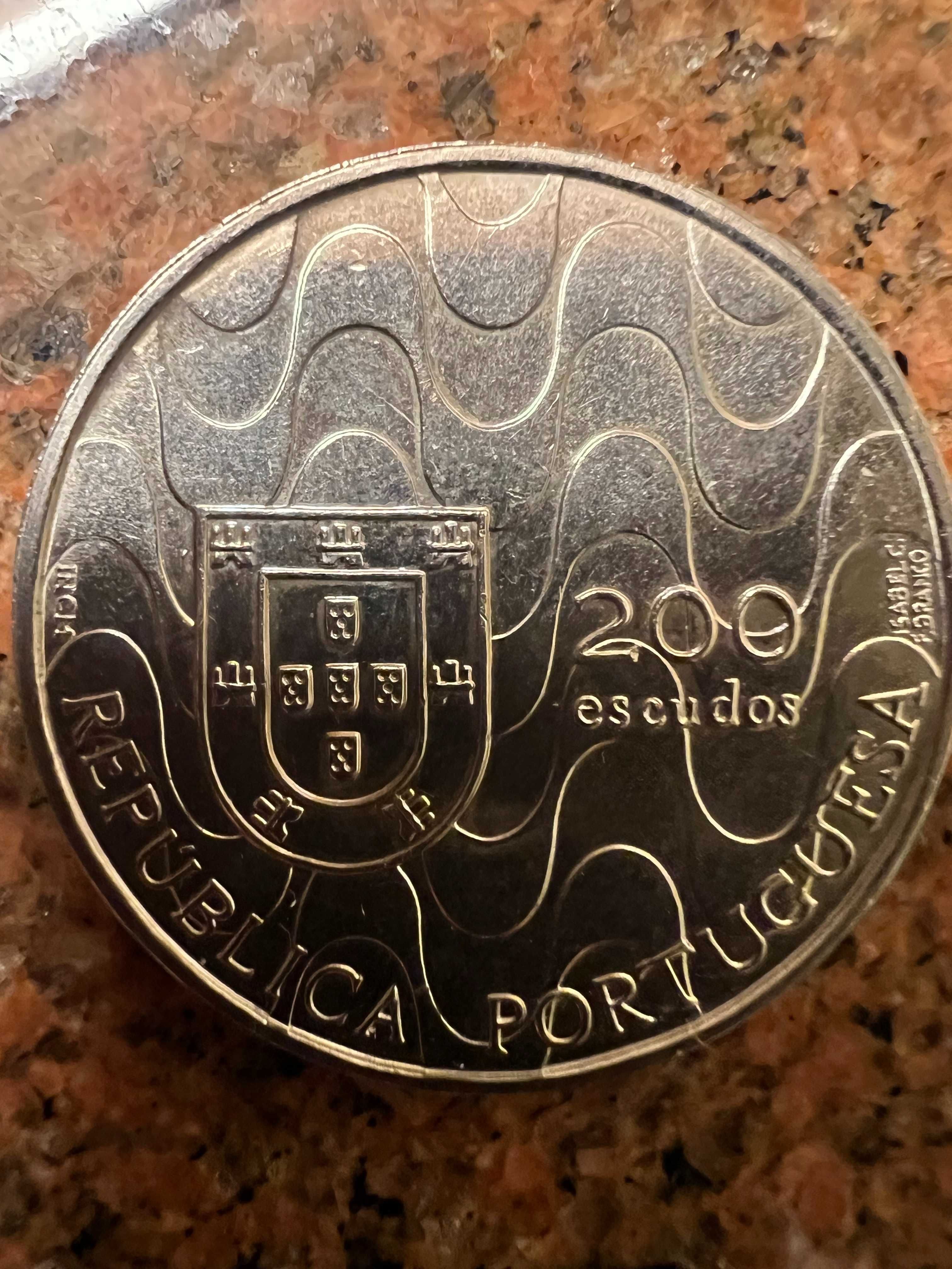 Moedas antigas 2oo escudos/ 25 de Abril