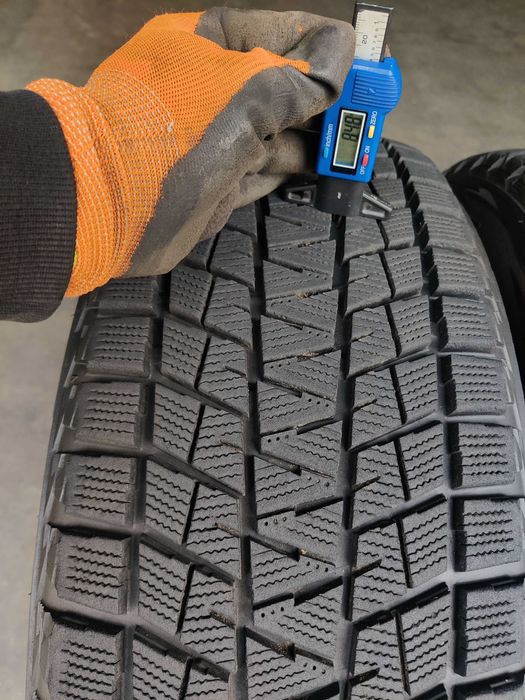 Пара R18 245 60 Bridgestone Blizzak зимові шини у відмінному стані