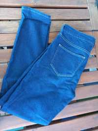 Jeans pretos e azul ganga