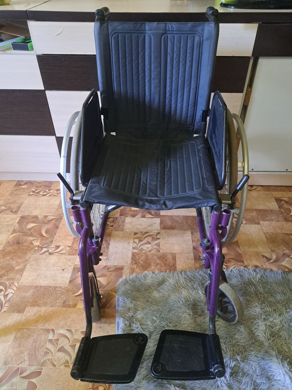 Продам инвалидную коляску