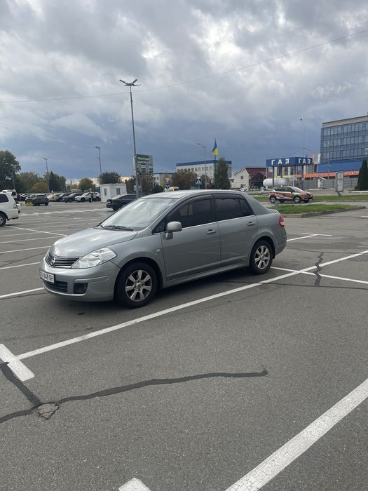Автомобіль Nissan Tiida 2011року, автомат 1,6 АТ