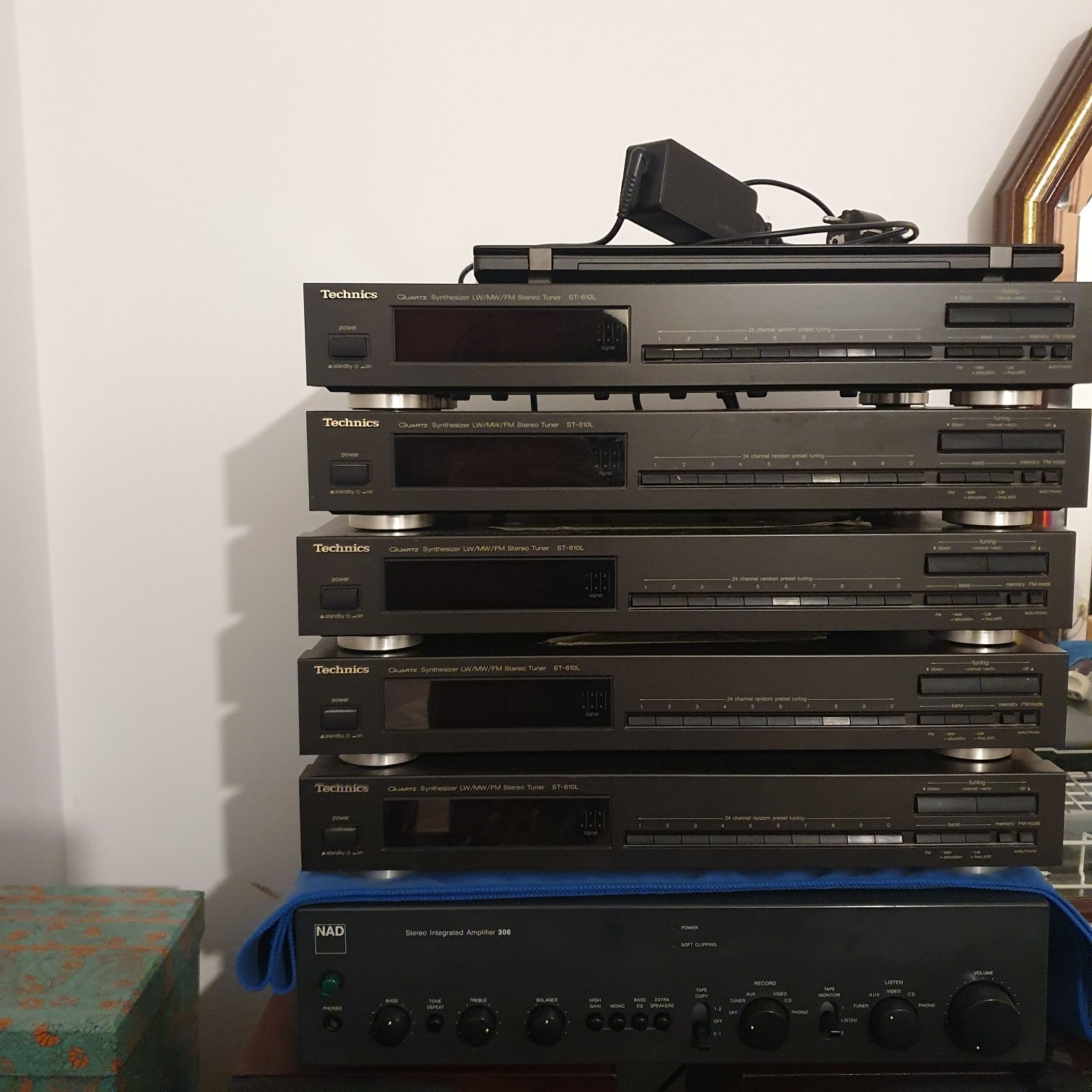 Apenas um rádio tuner technics st-610L