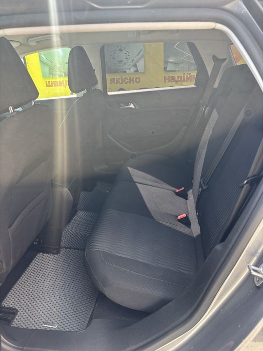 Продам Peugeot 308  2015року