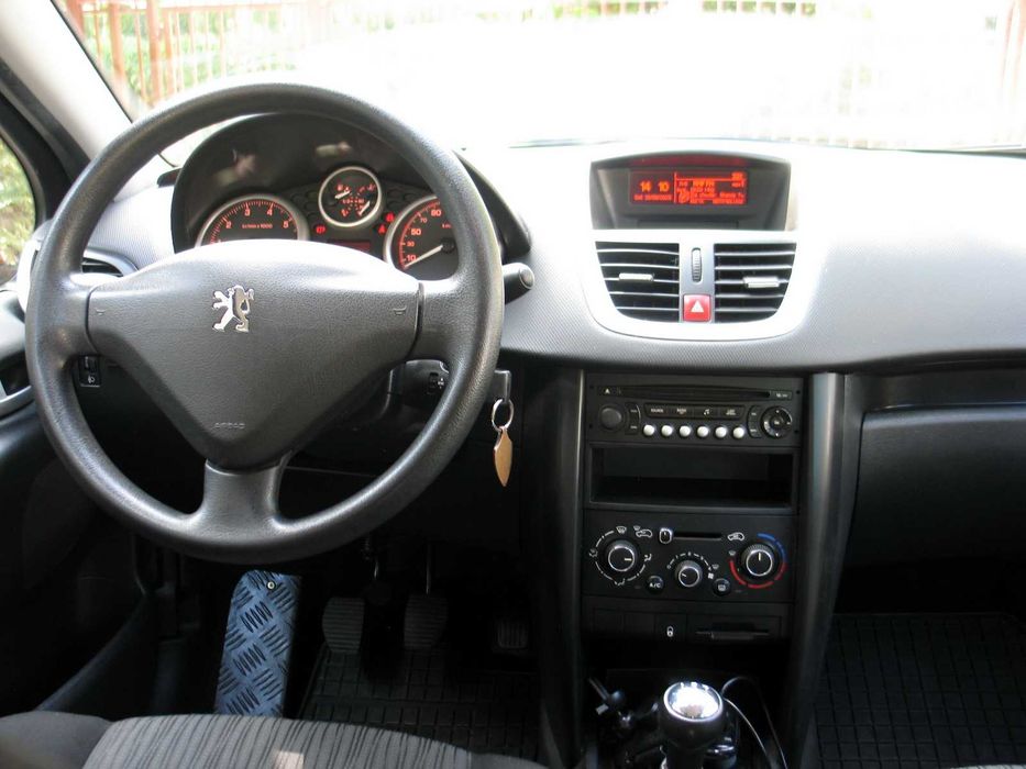 Peugeot 207  1,4 8V benzyna + gaz