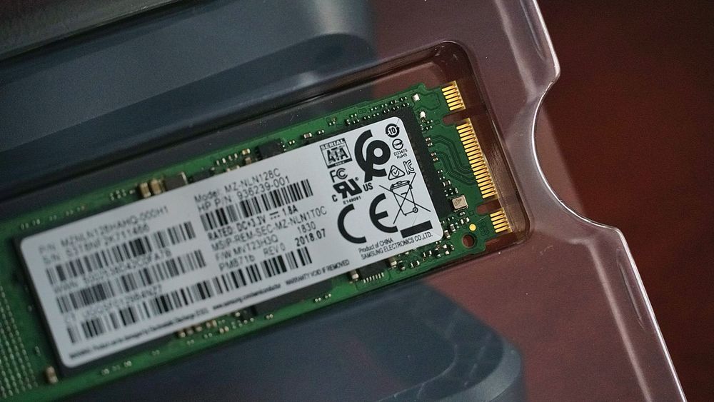 Samsung 128 SATA 3 M2 SSD MZNLN128HAHQ-000H1