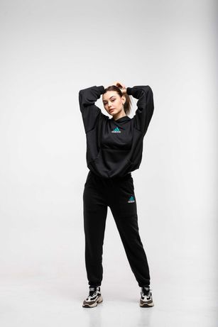 Женский  спортивный костюм adidas