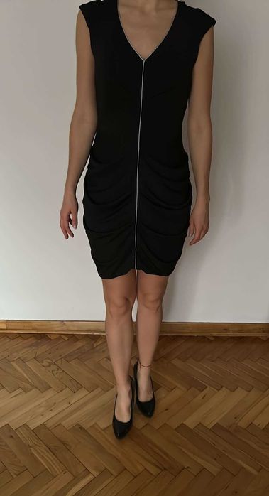 Sukienka elegancka mała czarna