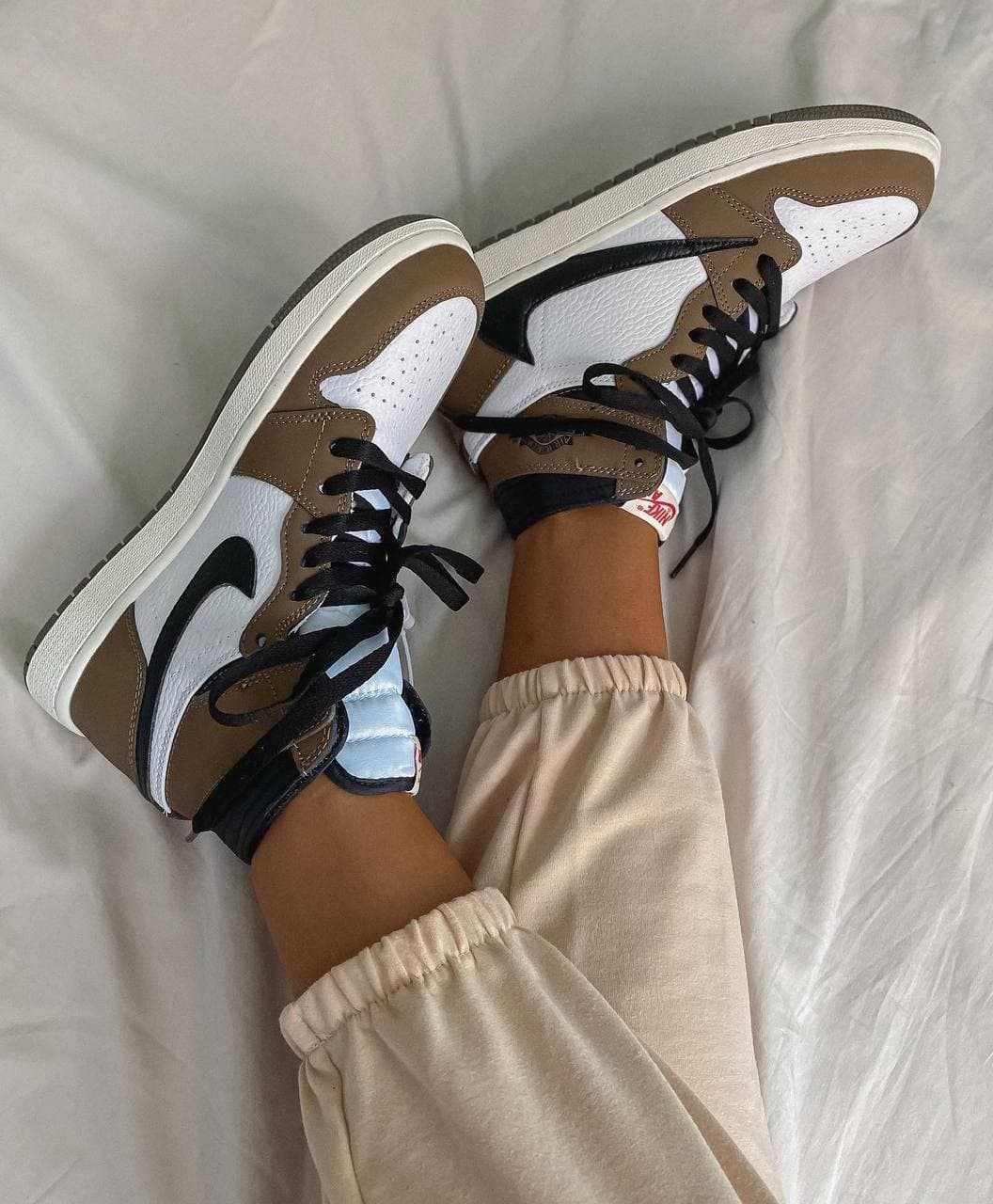 Jordan 1 Retro Travis Scott