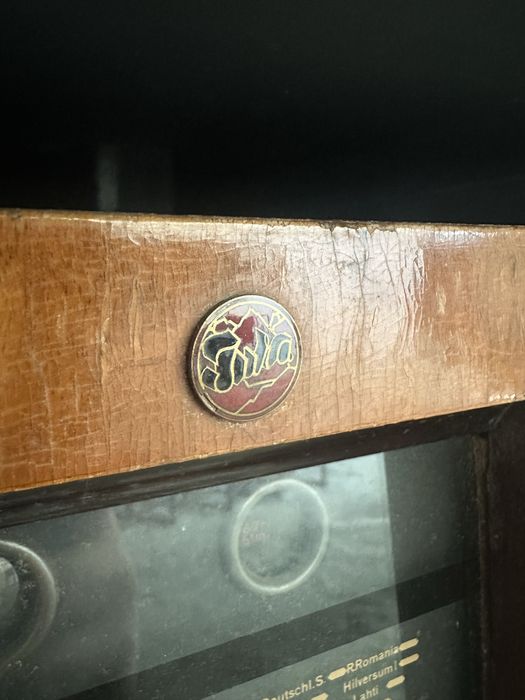 Rádio antigo Philips “jura” -