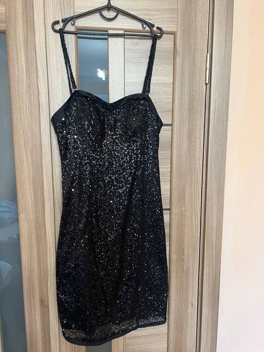 Вечірня/коктейльна сукня з накидкою.
#Маленька чорна сукня.
#Новий Рік