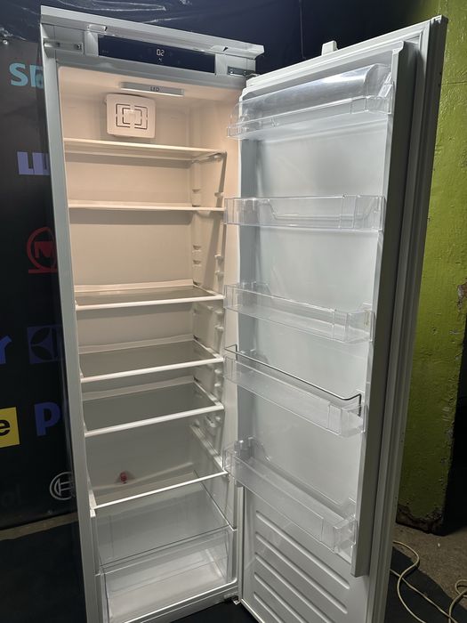 Вбудований холодильник IKEA /2022 рік/LED / 310 л/ холодярка