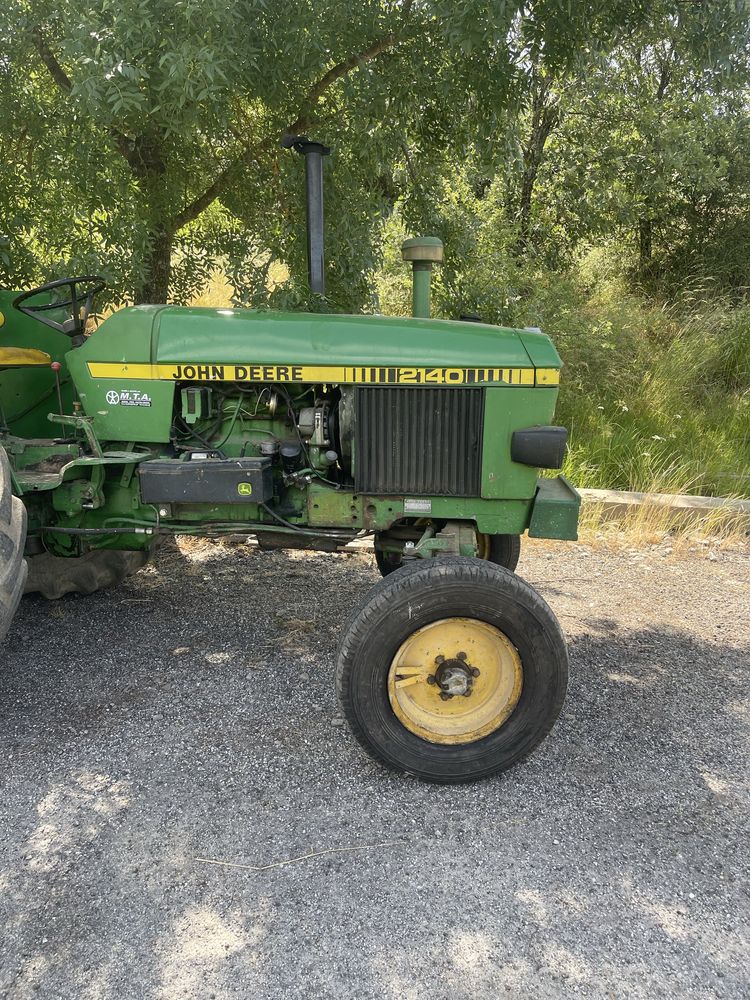 John Deere 2140 ()