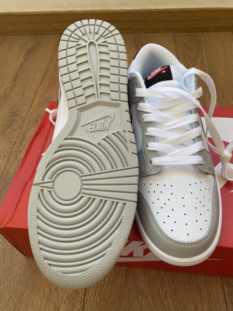 Nike Dunk Low.