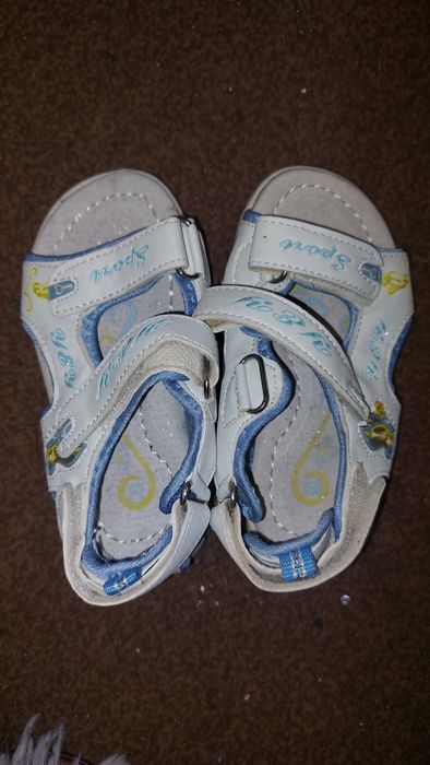 Дитячі босоніжки для дівчаток