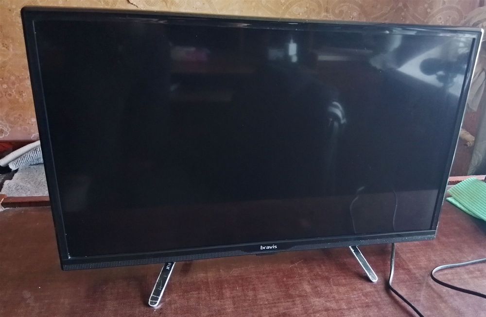 Телевізор BRAVIS LED-24G5000 +T2