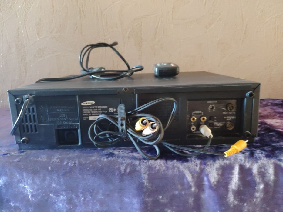 Проигрыватель DVD Pioneer, видеомагнитофон Самсунг