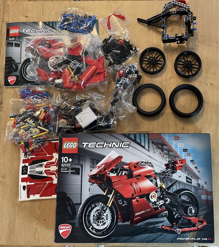 Lego Technic - Ducati Panigale V4R 42107 - Jak nowe, niezłożone!