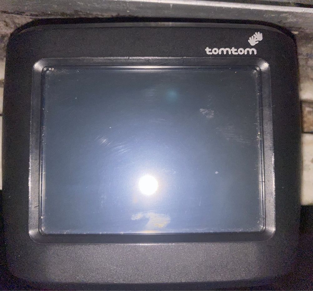 TomTom GPS com carregador.