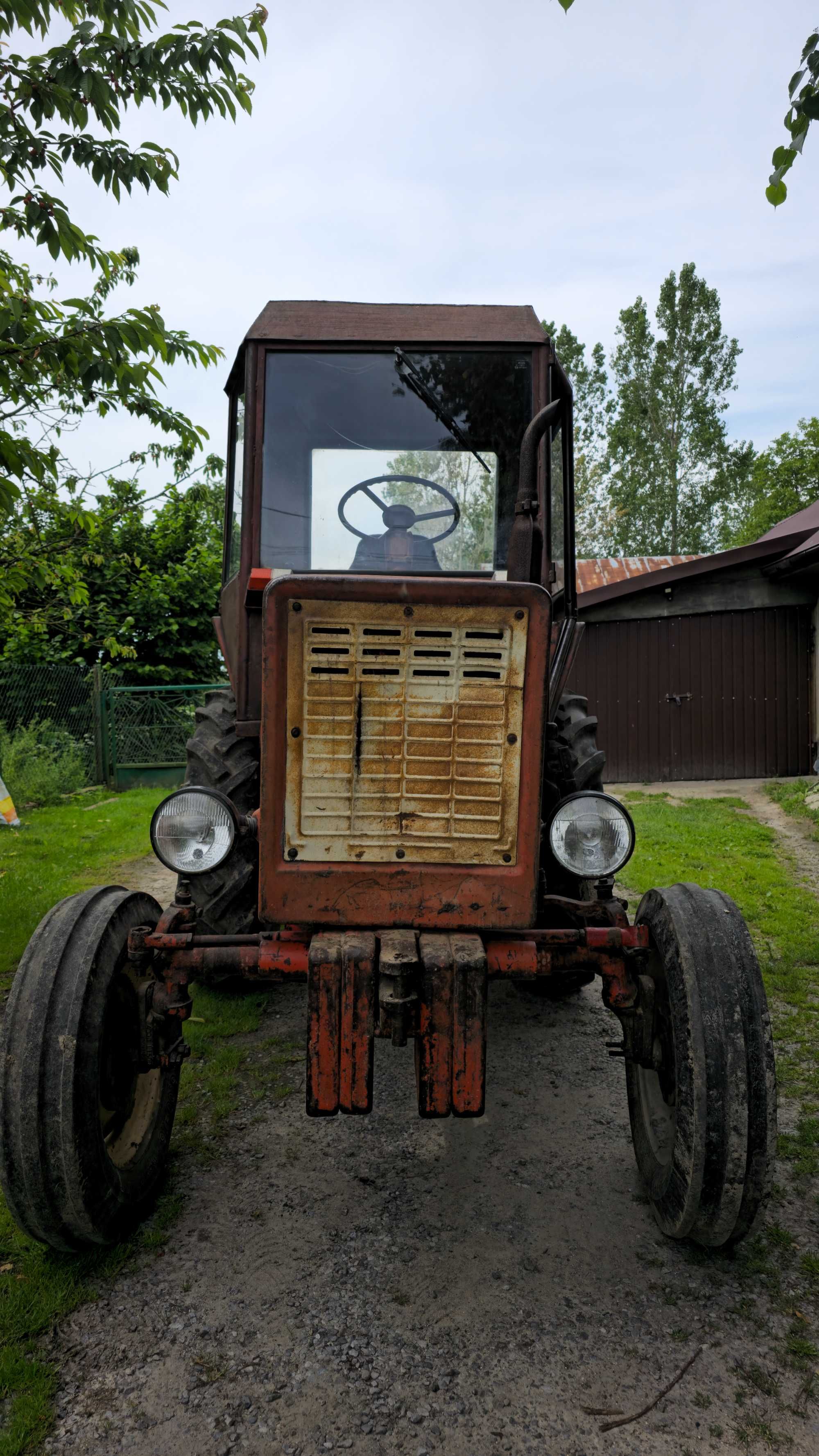 Ciągnik rolniczy Władymirec T-25 z kabiną