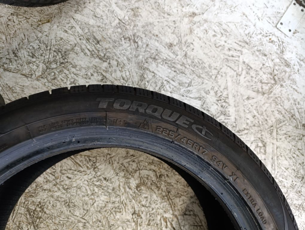 2 opony wielosezonowe Torque 225/45 17, 7.5mm bieżnika. Możliwy montaż