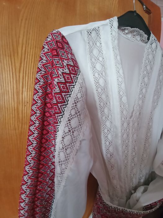 Продається вишите плаття.