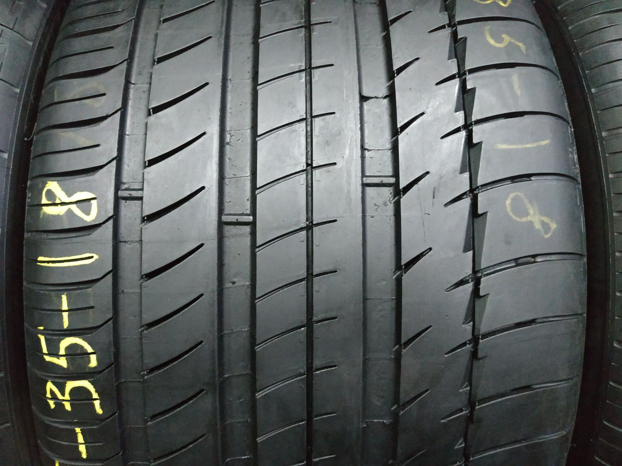 Літні шини 295/35 R18 MICHELIN