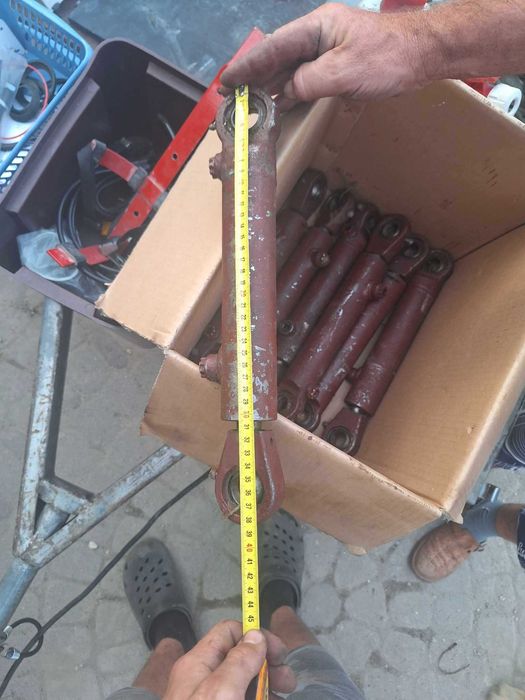 Siłowniki hydrauliczne dwustronne